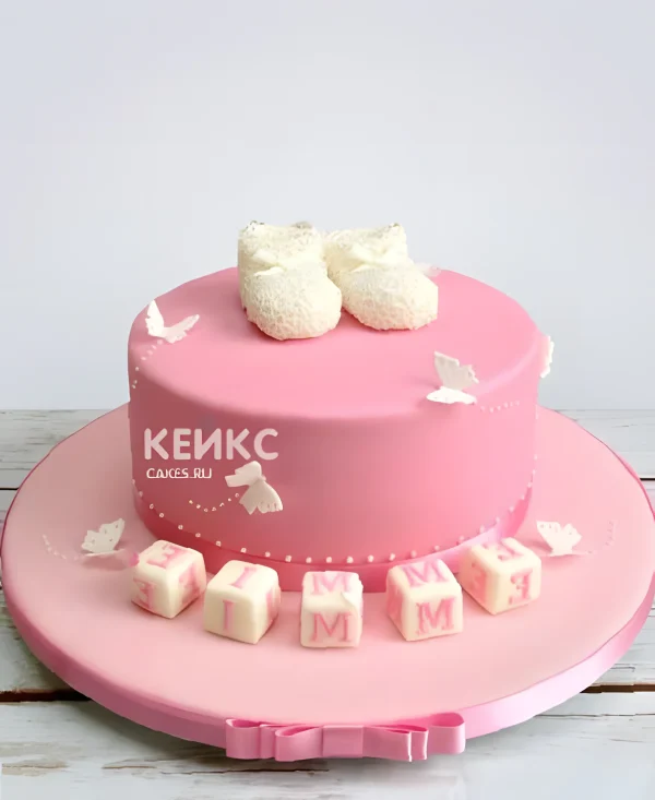 Яркий розовый торт с белыми пинетками Фото