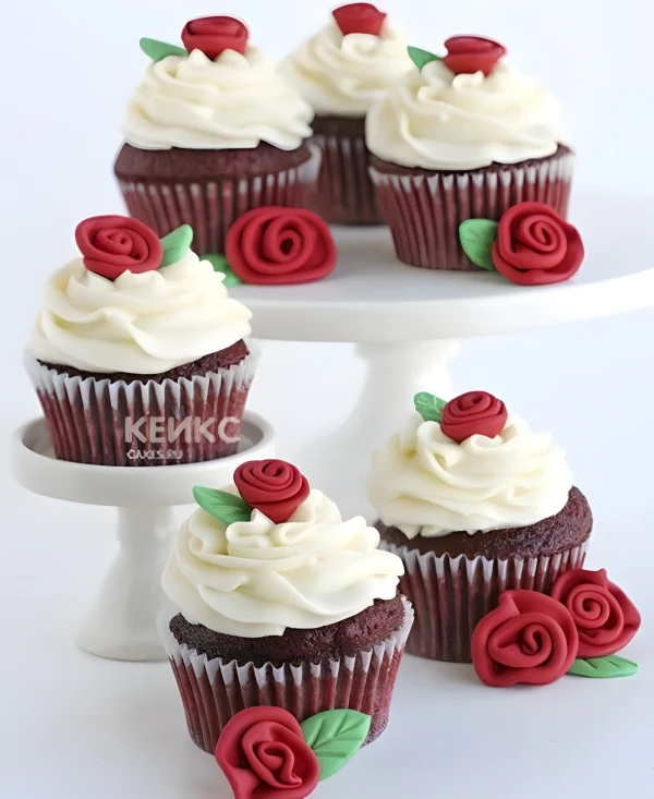Шоколадные капкейки с красными розами для мамы Фото