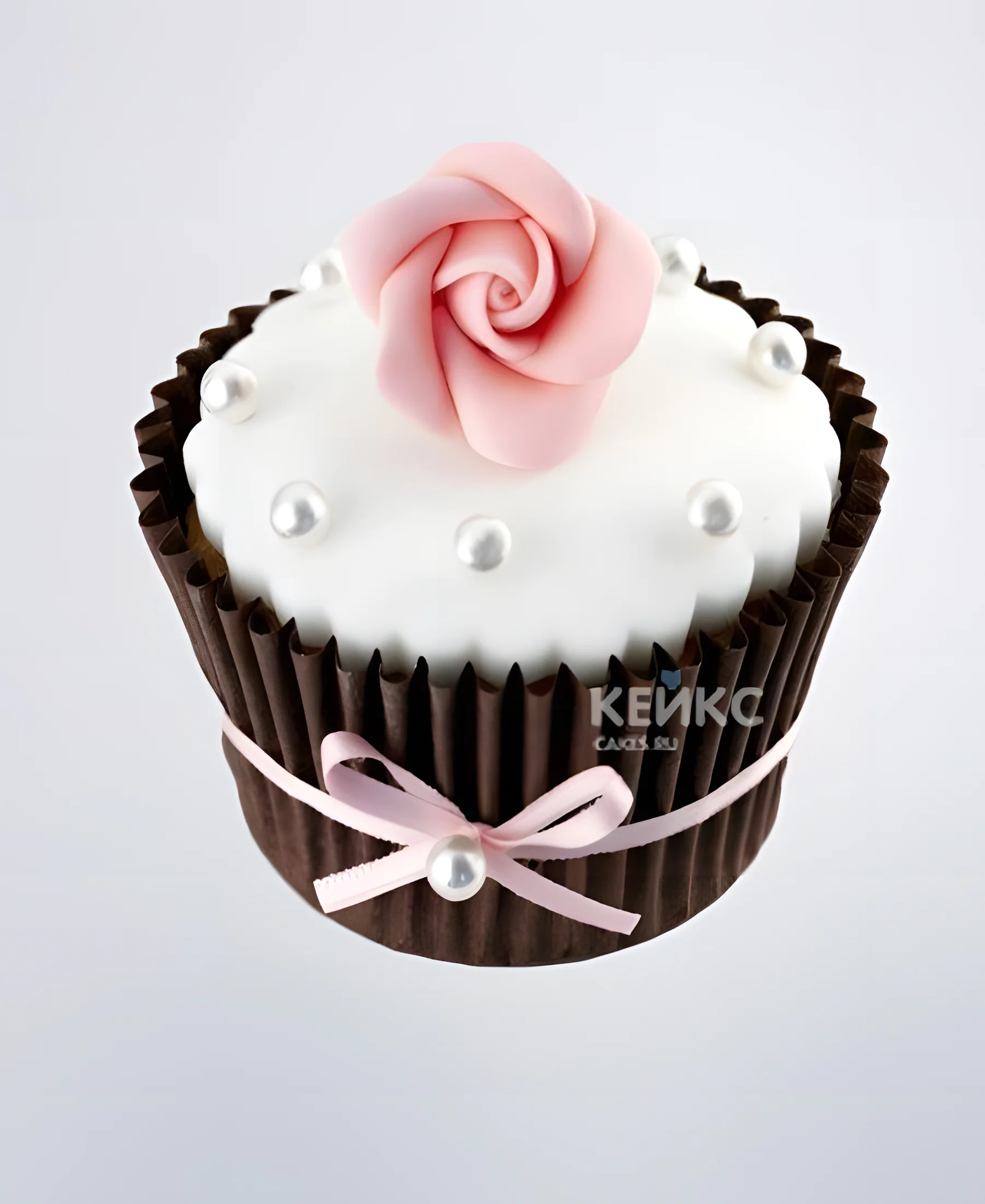 Капкейки подруге с розовыми цветками и бантиками Фото