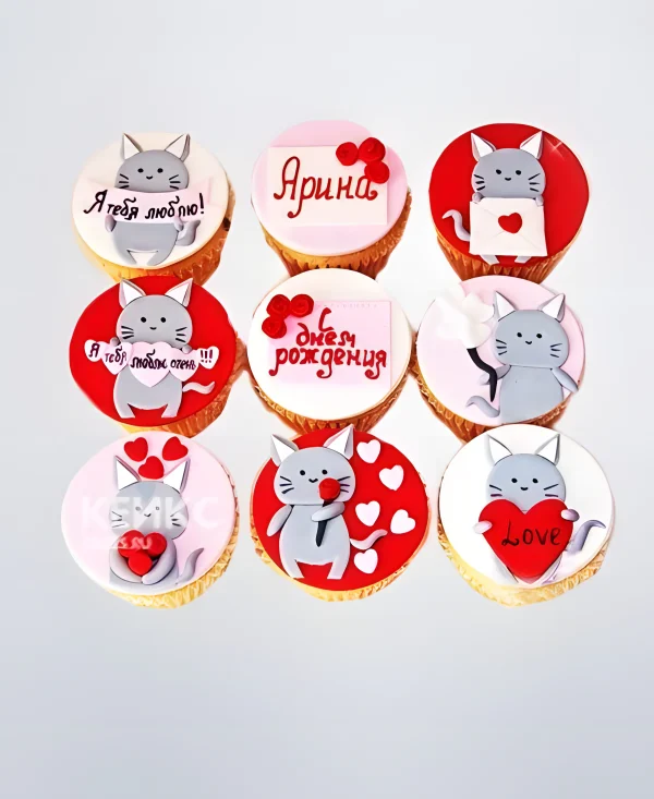 Именные капкейки с котятами и сердцами Фото