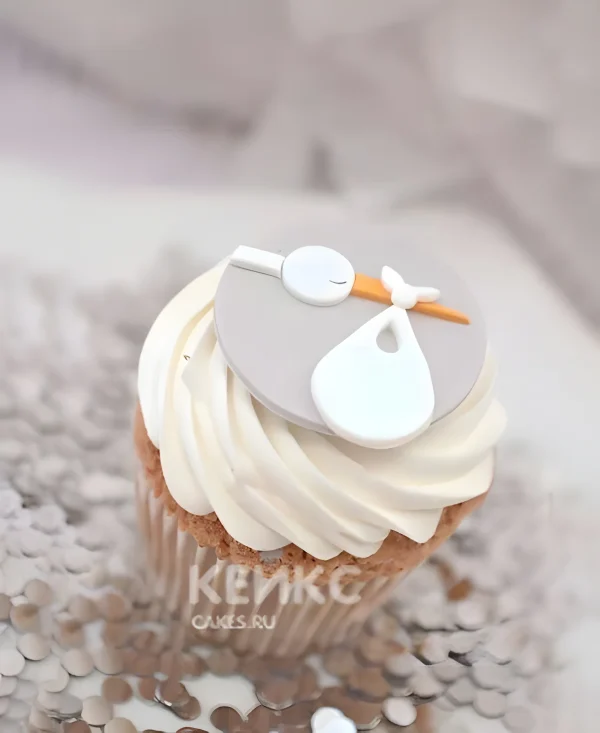 Капкейки с аистом на рождение малыша Фото