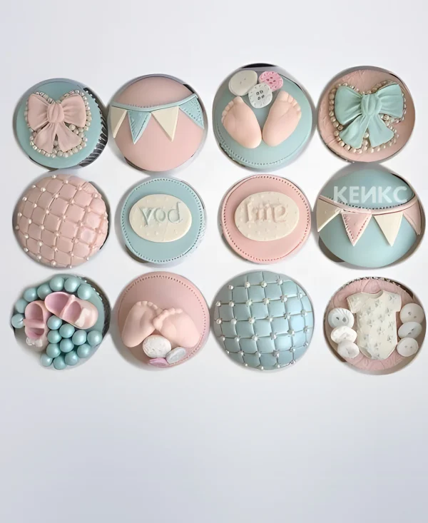 Розово-голубые капкейки на выписку из роддома Фото