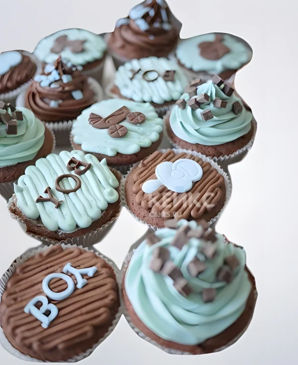 Коричнево-голубые капкейки на выписку из роддома Фото