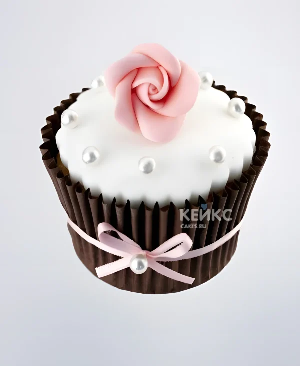 Капкейки с цветами и жемчужинами Фото