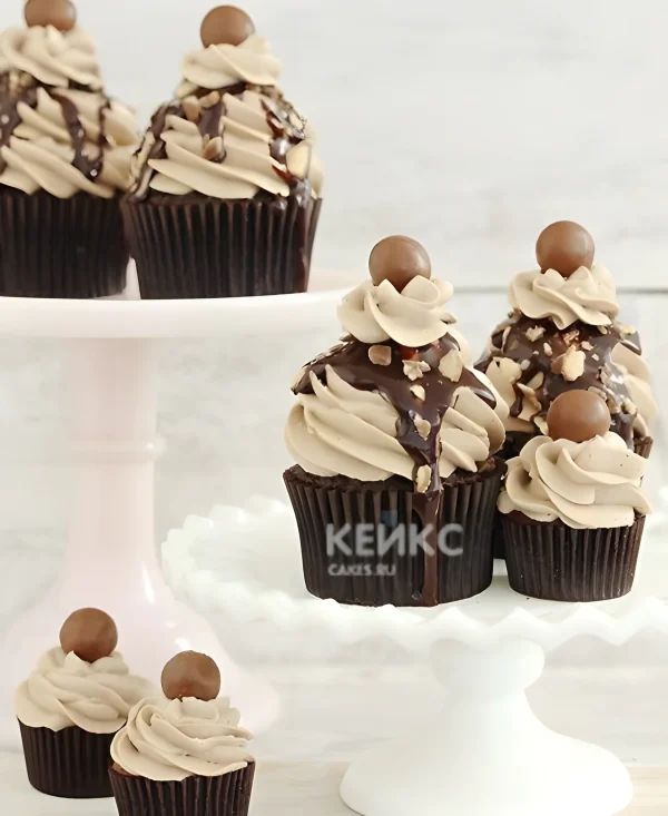 Оригинальные шоколадные капкейки с кремом Фото