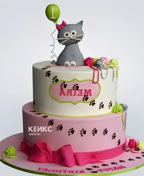 Розовый торт с серым котенком Фото