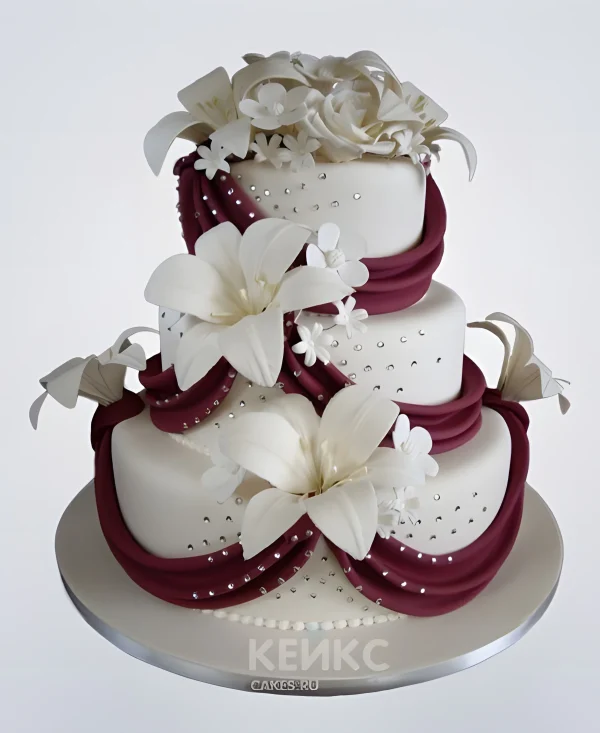 Свадебный торт с лилиями и драпировкой Фото
