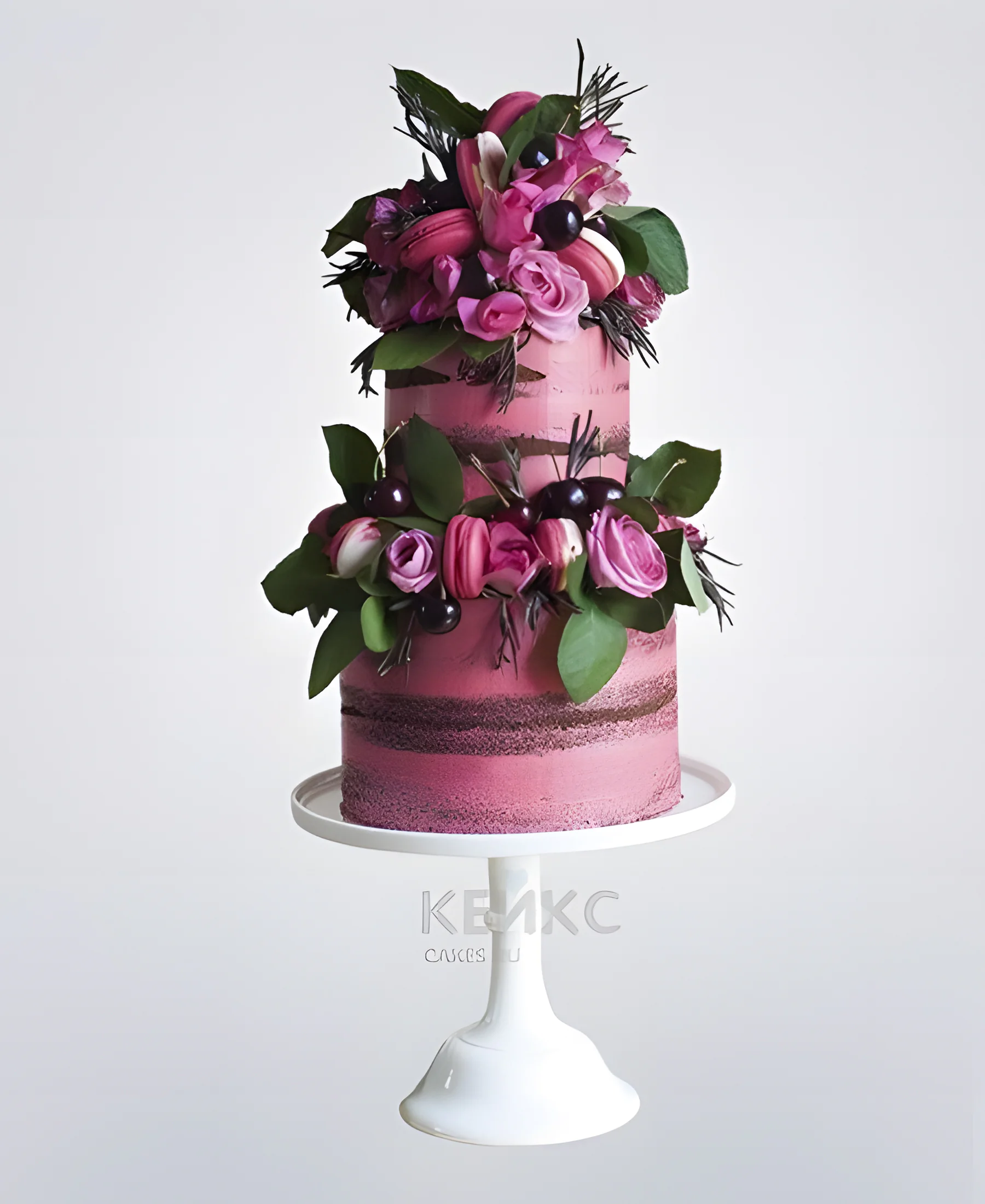 Маленький свадебный торт фиолетовый с эустомой, вишнями и макаруни Фото