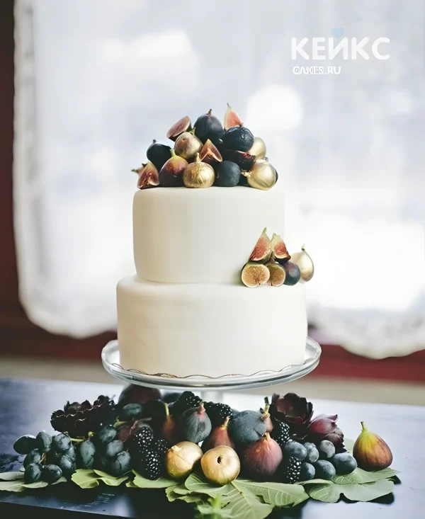 Маленький свадебный торт со сладким инжиром Фото