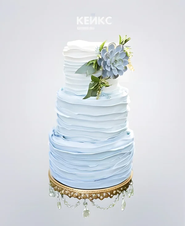 Трехъярусный свадебный торт омбре с цветком Фото