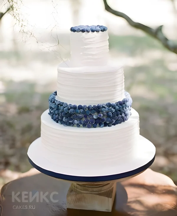 Свадебный торт в стиле Прованс с ягодами Фото