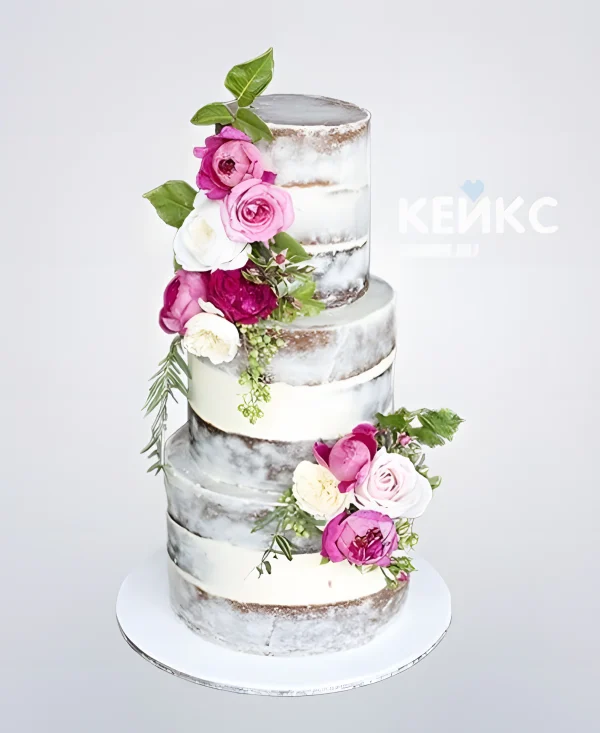 Свадебный торт в стиле Рустик с белыми и розовыми живыми пионами Фото
