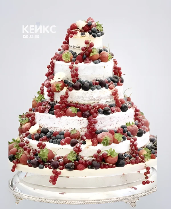 Большой торт в стиле Рустик украшенный свежими ягодами Фото