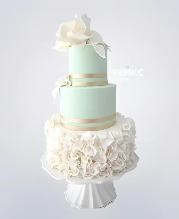 Свадебный торт бирюзового цвета с белым кружевом Фото