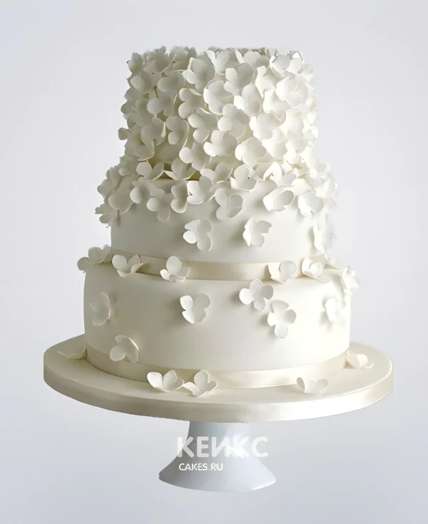Свадебный торт с белыми кружевами Фото