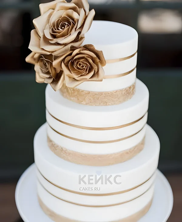 Свадебный торт с темными розами Фото