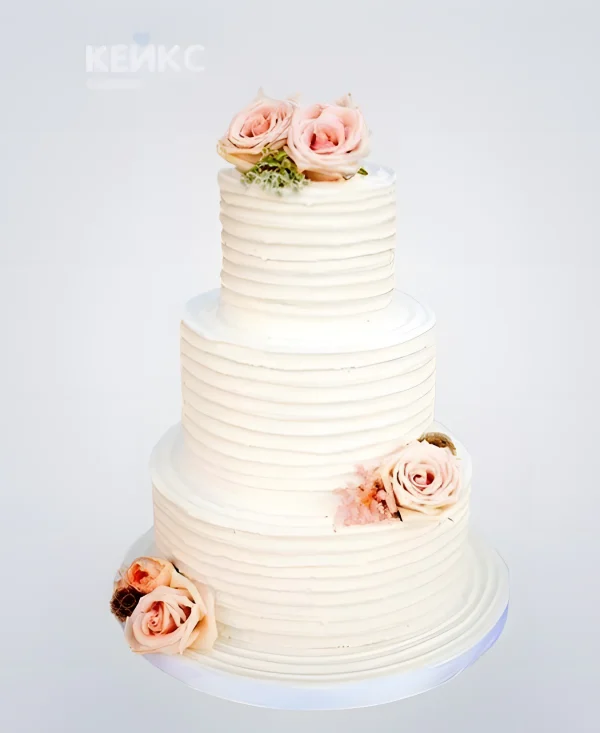 Красивый свадебный торт с нежными розами Фото
