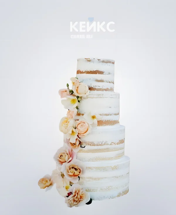 Высокий свадебный торт украшенный водопадом живых цветов Фото