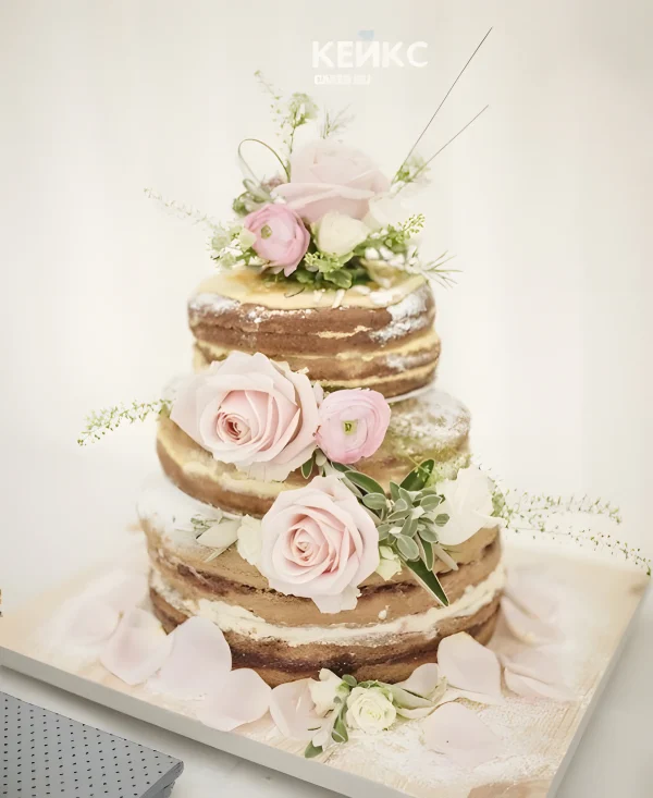 Свадебный торт украшенный живыми цветами (розами) Фото