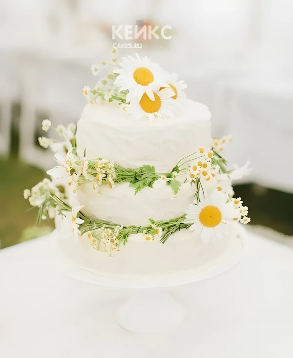 Свадебный торт с живыми цветами большие ромашки Фото