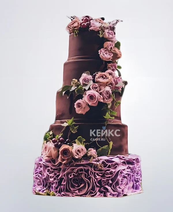 Шоколадный свадебный торт шоколадный с розовыми цветами Фото
