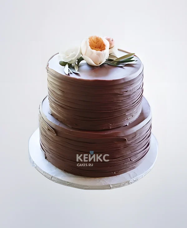 Двухъярусный свадебный шоколадный торт с живыми цветами Фото