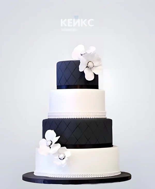 Свадебный торт бело-синего цвета Фото