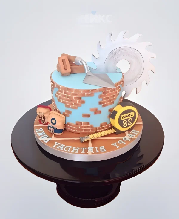 Торт для строителя с инструментами и недостроенной стеной Фото