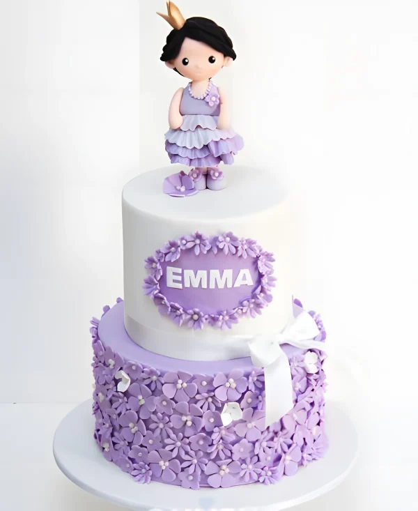 Торт бело-сиреневый с девочкой Фото