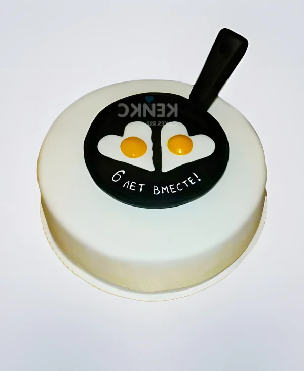 Торт на чугунную свадьбу в виде яичницы Фото
