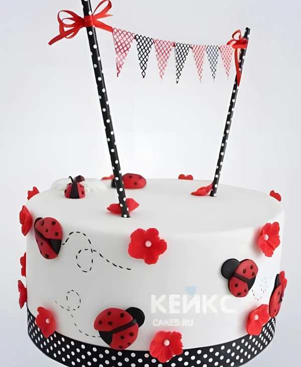 Торт с Божьими коровками и красными цветочками Фото