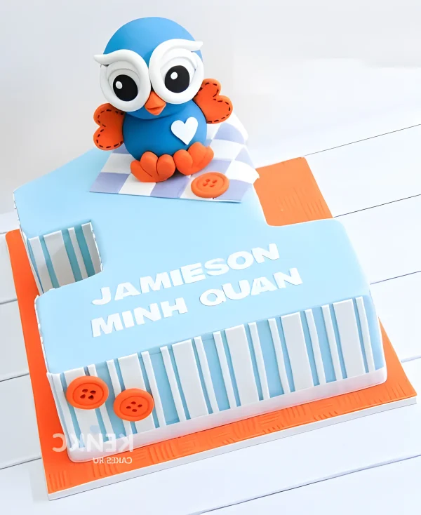 Торт в виде цифры с фигуркой совы и пуговицами Фото