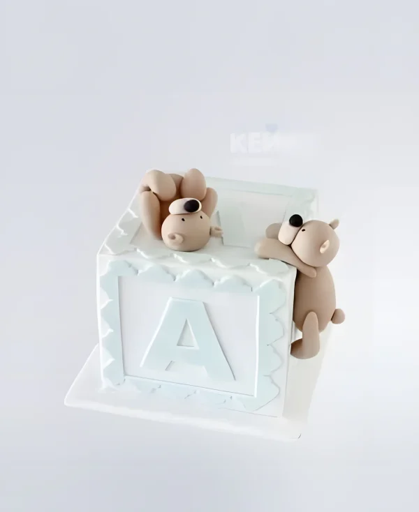 Торт в виде кубика с двумя мишками Фото