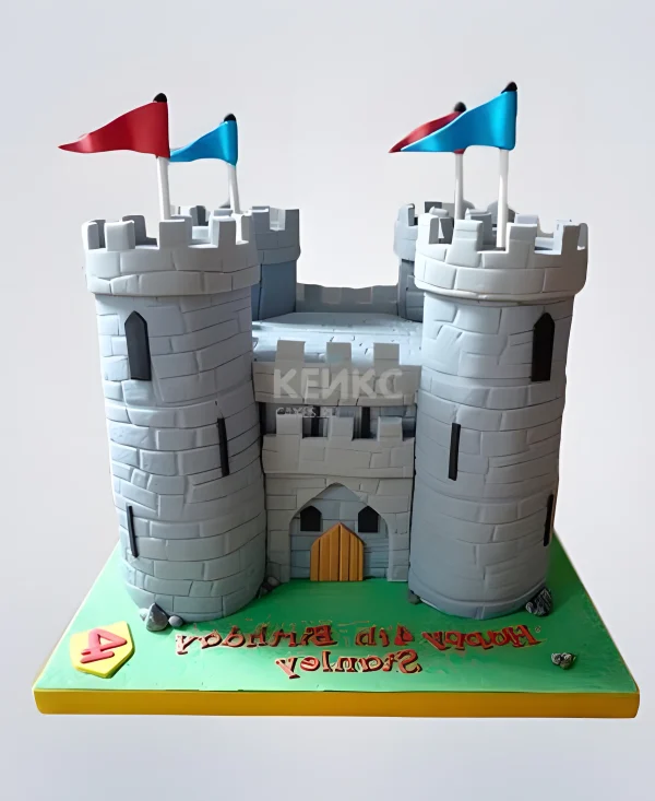 Торт в виде крепости с флагами и надписью Фото