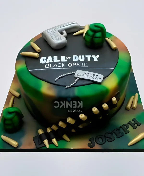 Торт с боеприпасами и пистолетом Фото