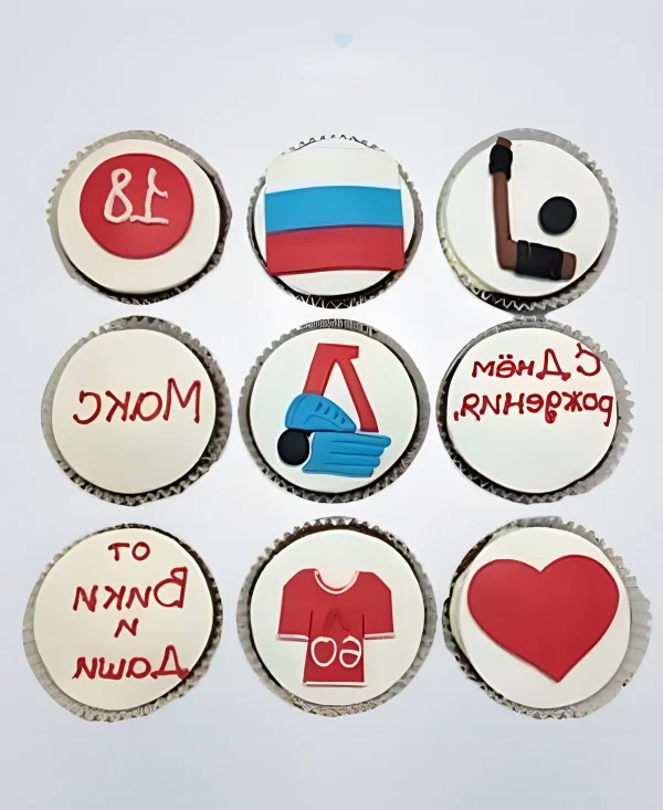 Капкейки хоккей в красно-белых цветах Фото