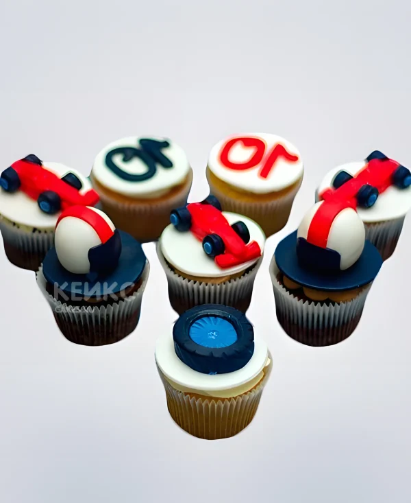 Капкейки с гоночными машинами на день рождения мальчика Фото