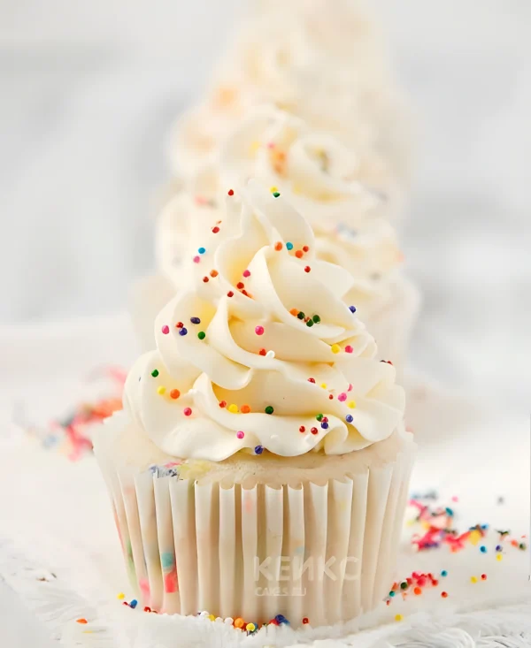 Недорогие капкейки с цветной посыпкой Фото
