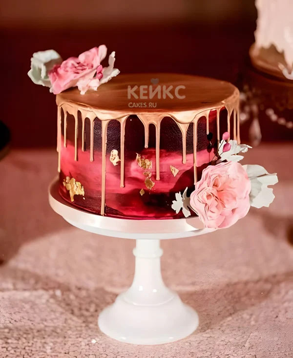 Свадебный торт бордовый одноярусный, с золотыми подтеками и цветами Фото