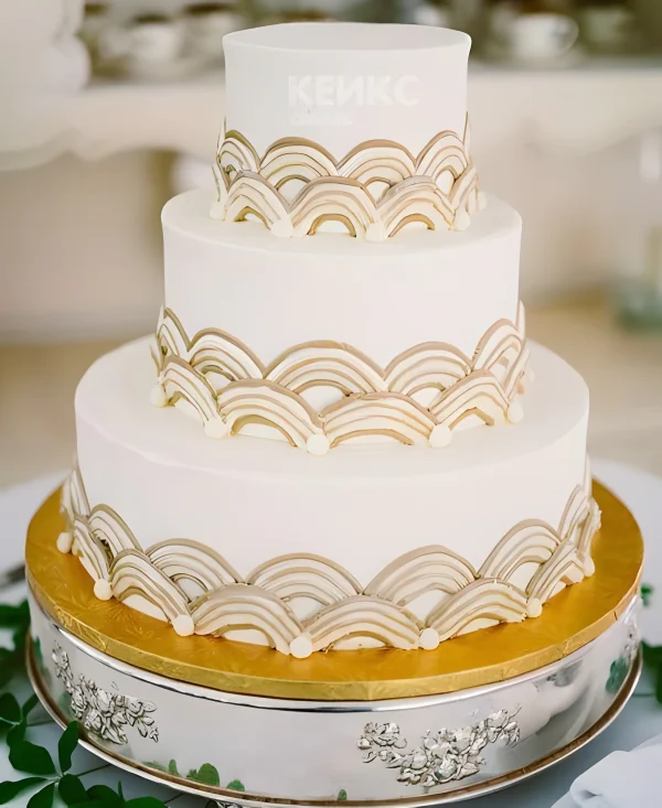 Свадебный торт Гэтсби четырехъярусный с золотой радугой Фото