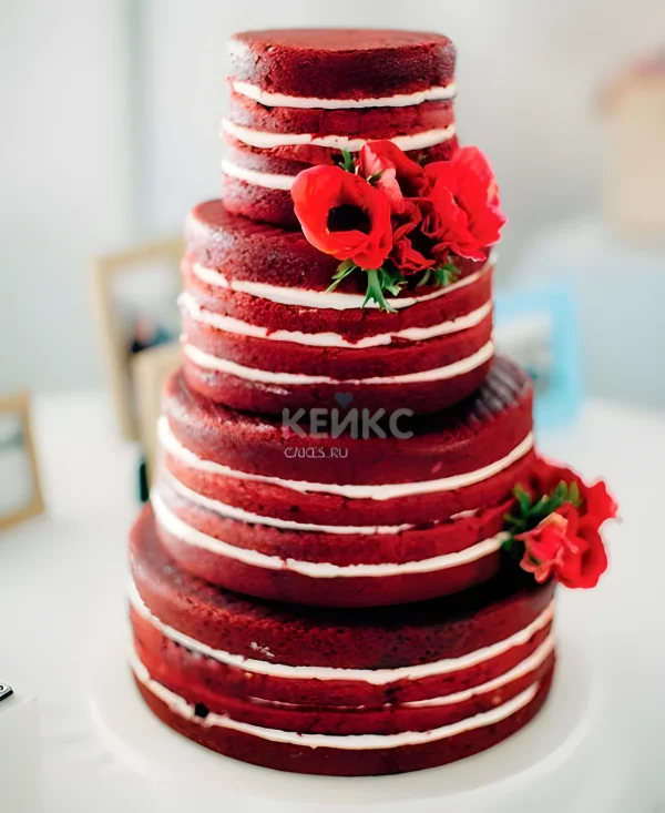 Свадебный торт марсала с красными цветами Фото