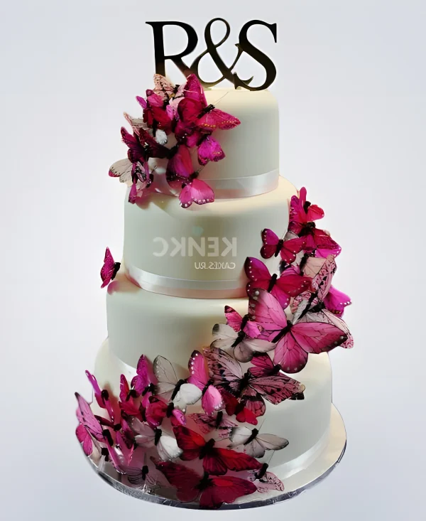 Свадебный торт с разноцветными бабочками и буквами Фото