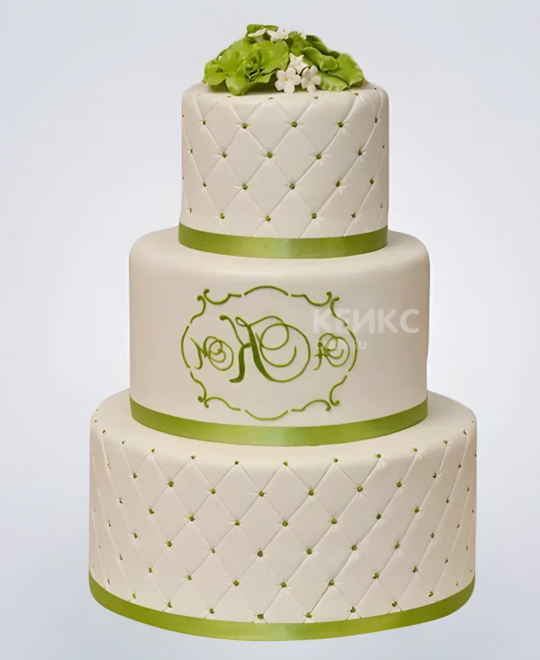 ТОрт трехъярусный с инициалами, салатовыми лентами, узором и цветами Фото