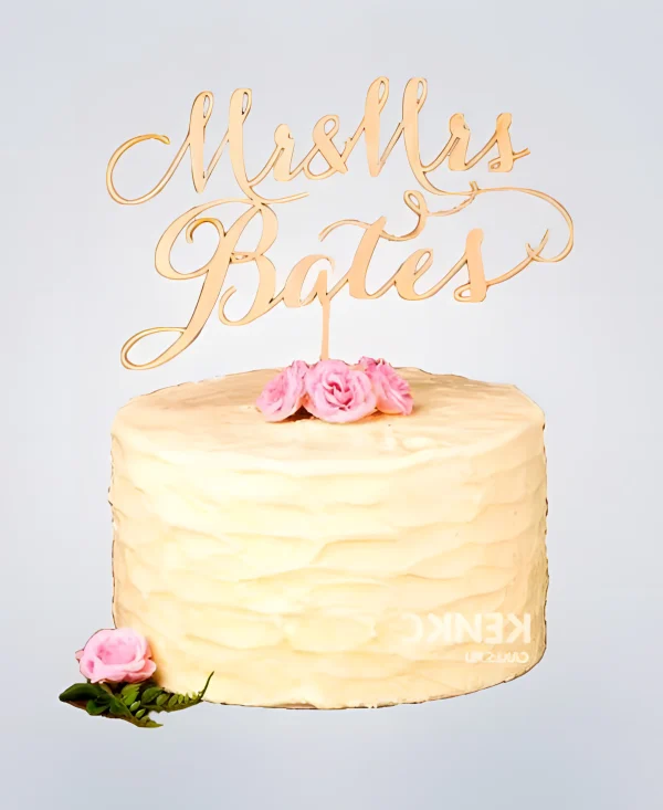 Одноярусный свадебный торт с инициалами Фото