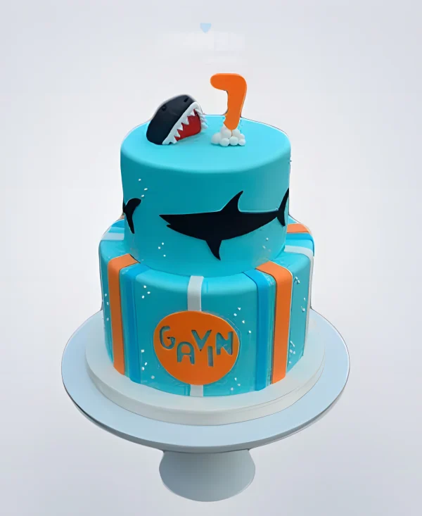 Двухъярусный торт с акулами Фото