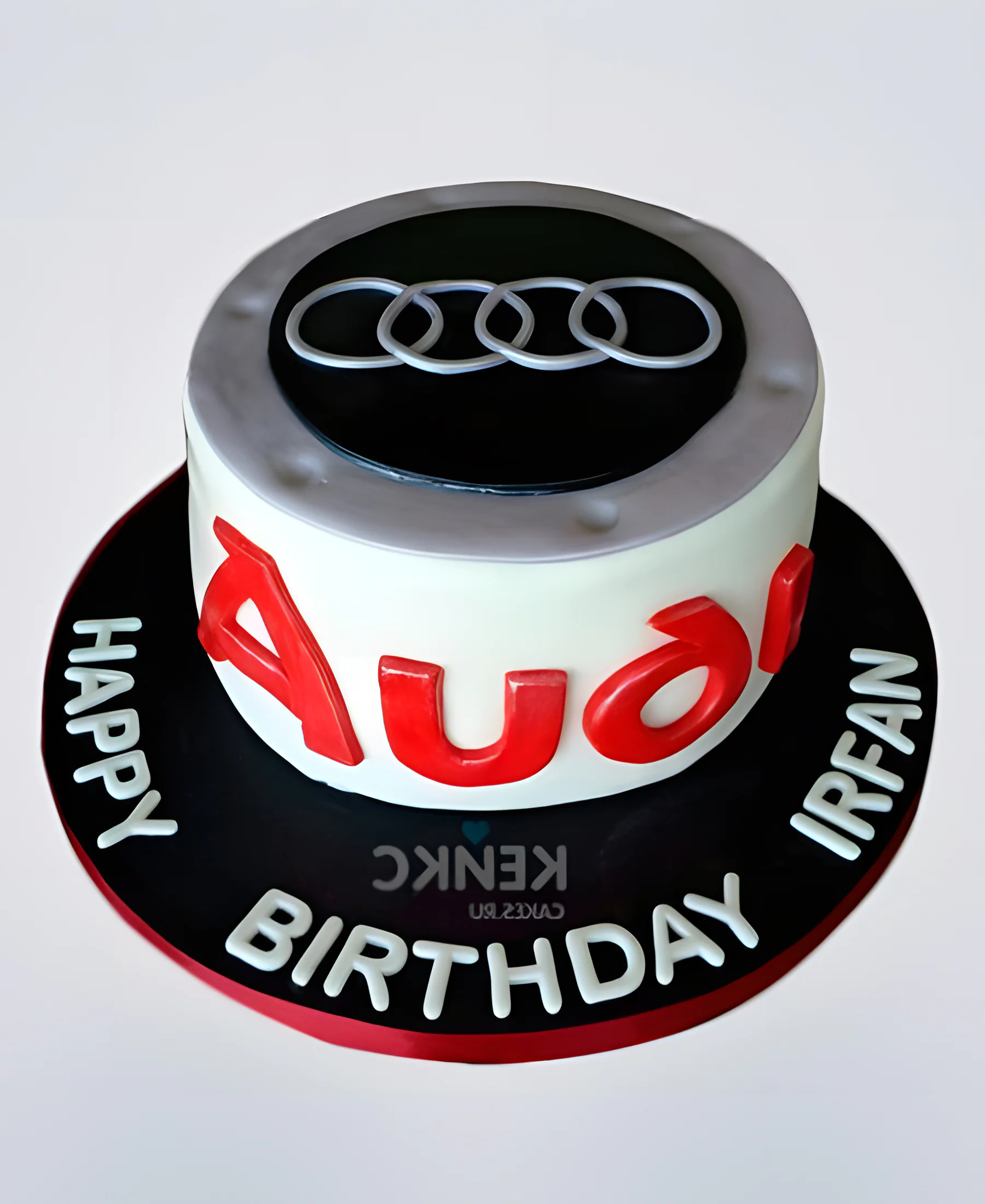 Яркий торт Ауди с логотипом Фото