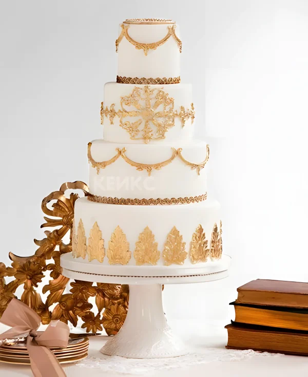 Дивный торт Барокко с золотыми узорами Фото