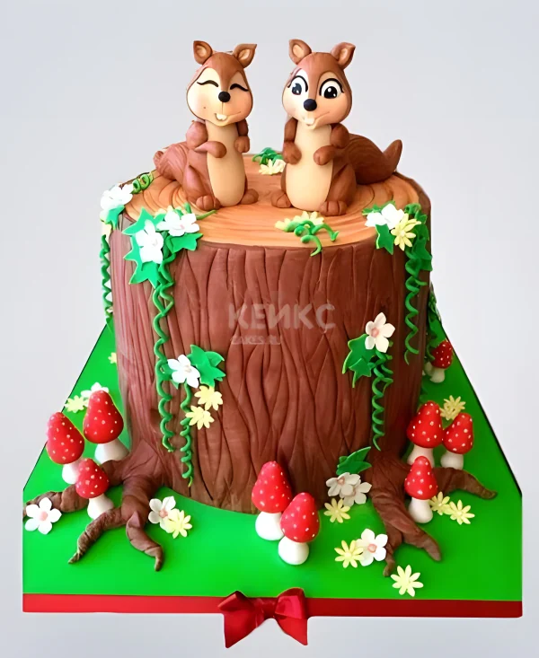 Торт в виде пенька с двумя белочками Фото