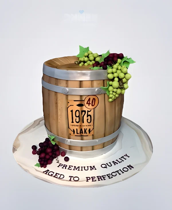 Торт бочонок спиртного с виноградом Фото