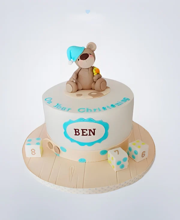 Торт с фигуркой мишки и кубиками Фото